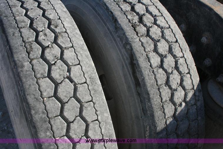 image for item G5568 2000 Peterbilt 377 semi truck