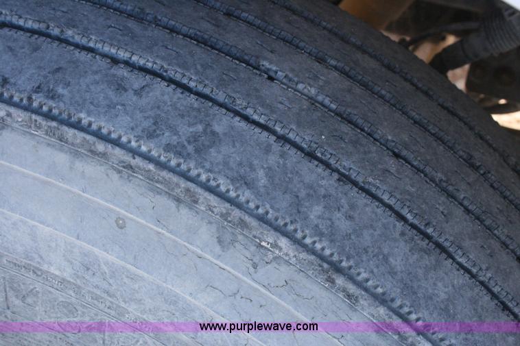 image for item G5568 2000 Peterbilt 377 semi truck