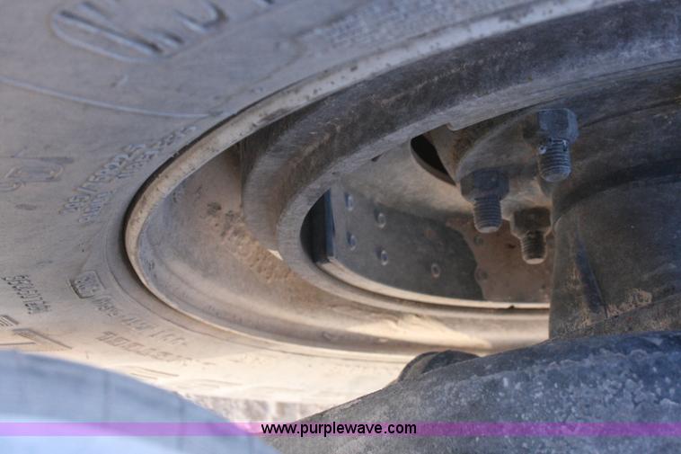 image for item G5568 2000 Peterbilt 377 semi truck