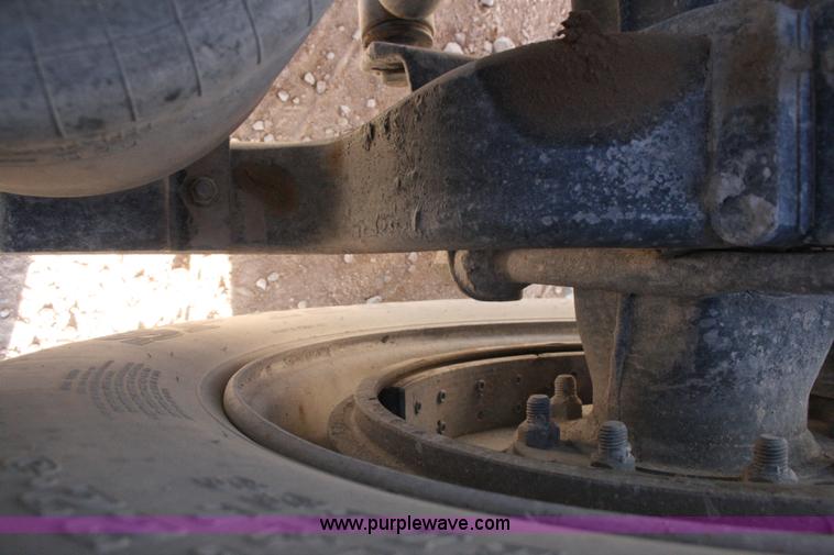 image for item G5568 2000 Peterbilt 377 semi truck