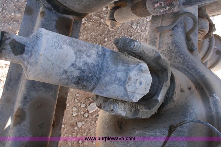 image for item G5568 2000 Peterbilt 377 semi truck