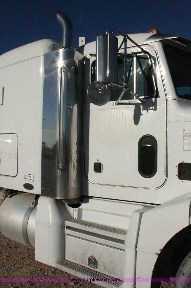 image for item G5568 2000 Peterbilt 377 semi truck