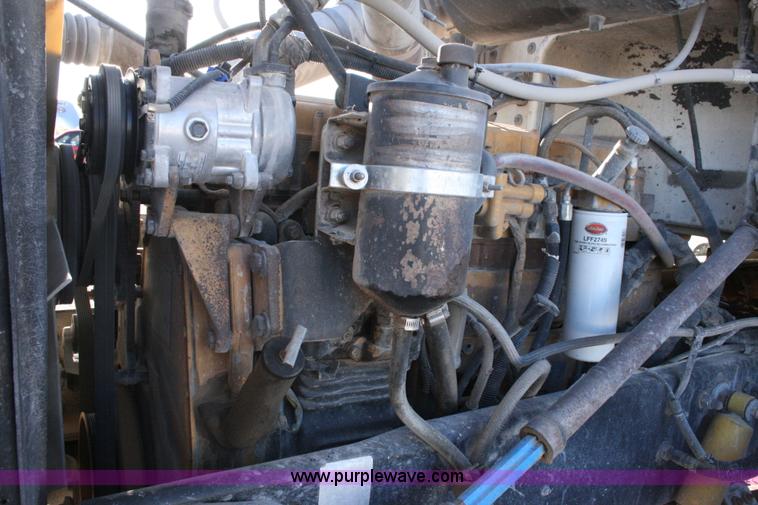 image for item G5568 2000 Peterbilt 377 semi truck