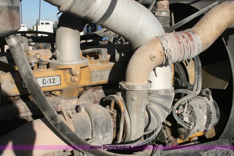 image for item G5568 2000 Peterbilt 377 semi truck