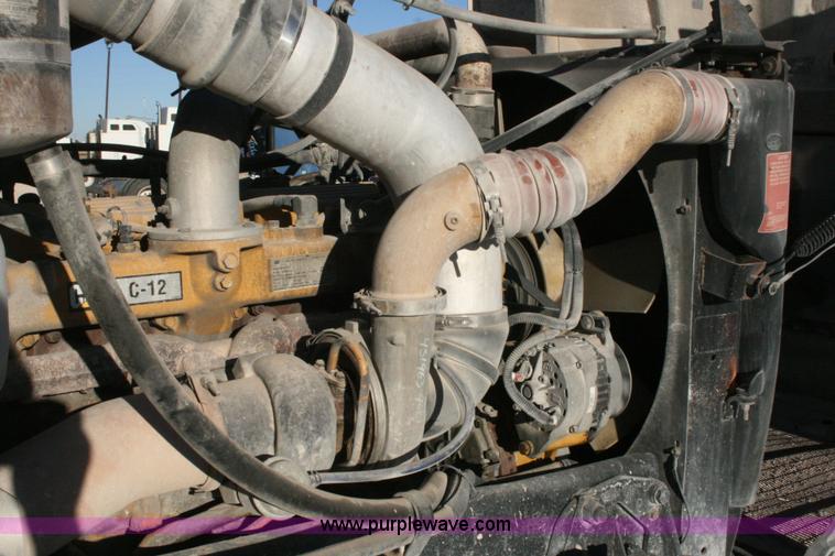 image for item G5568 2000 Peterbilt 377 semi truck