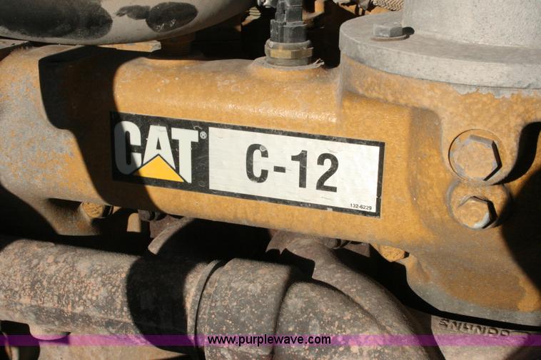 image for item G5568 2000 Peterbilt 377 semi truck