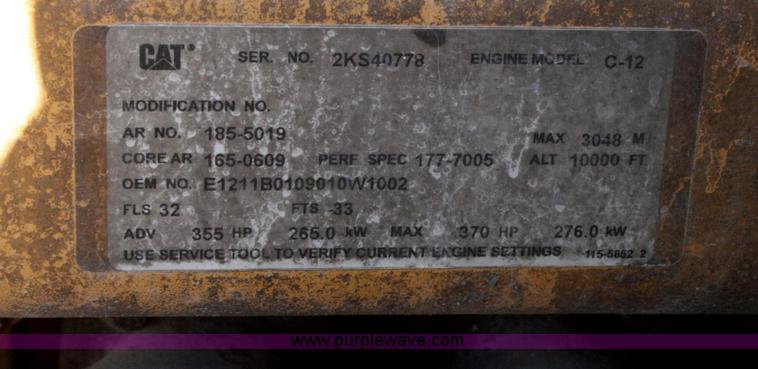 image for item G5568 2000 Peterbilt 377 semi truck