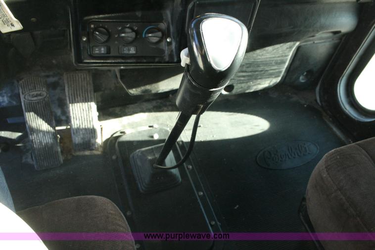 image for item G5568 2000 Peterbilt 377 semi truck