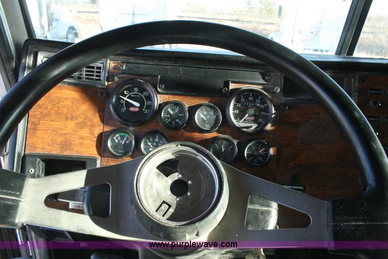 image for item G5568 2000 Peterbilt 377 semi truck