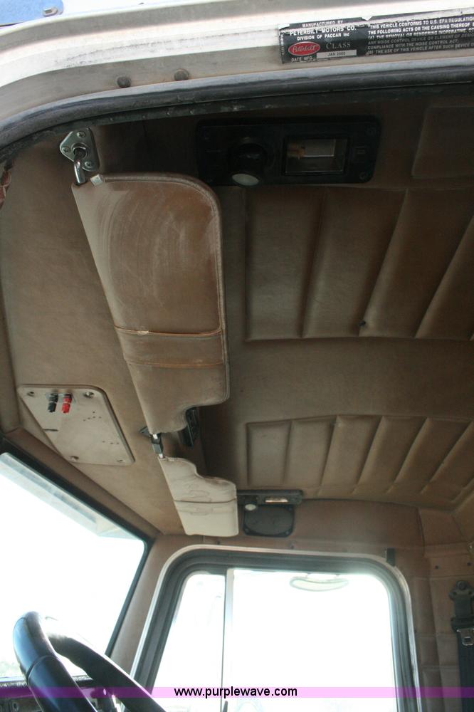 image for item G5568 2000 Peterbilt 377 semi truck