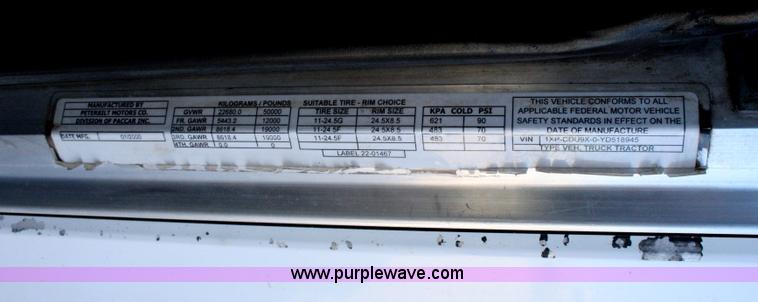 image for item G5568 2000 Peterbilt 377 semi truck