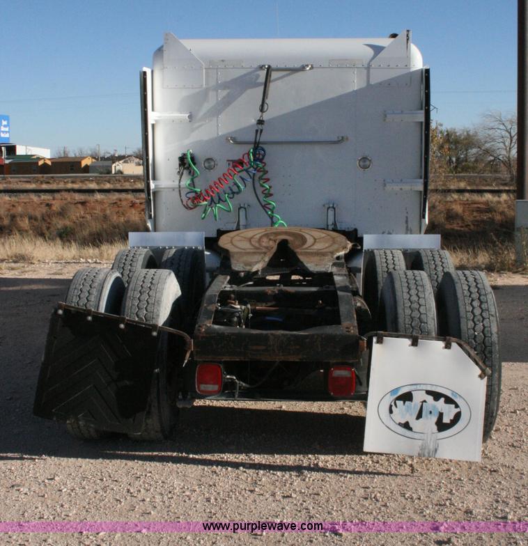 image for item G5569 1999 Peterbilt 377 semi truck