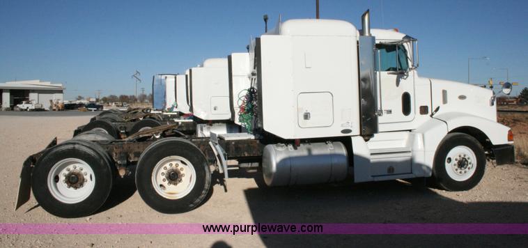 image for item G5569 1999 Peterbilt 377 semi truck