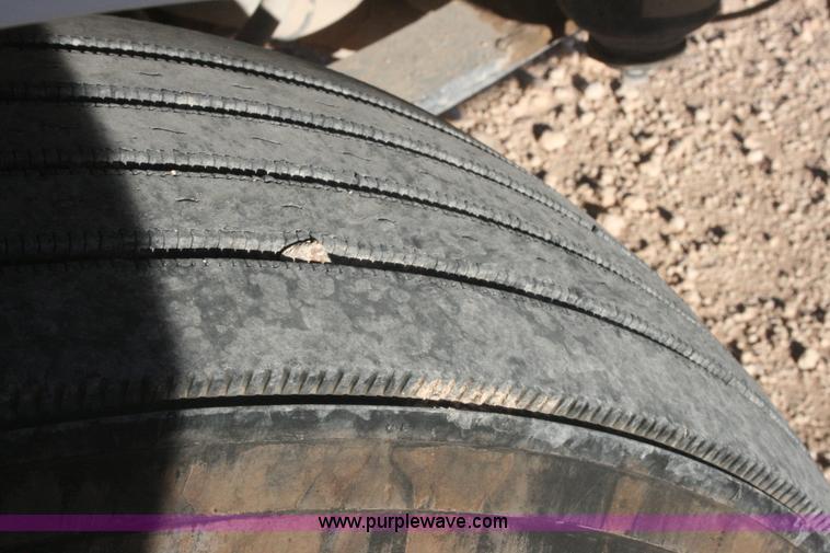 image for item G5569 1999 Peterbilt 377 semi truck