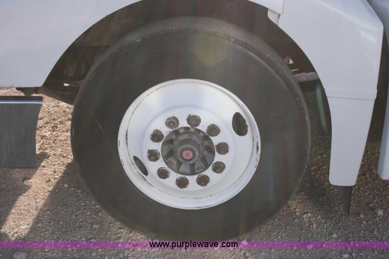 image for item G5569 1999 Peterbilt 377 semi truck