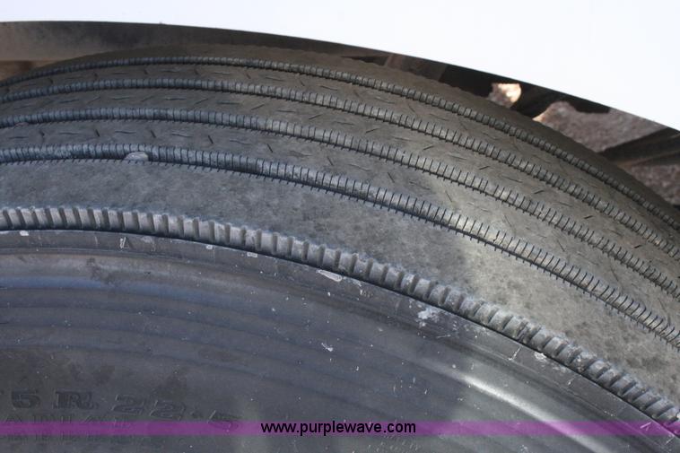 image for item G5569 1999 Peterbilt 377 semi truck