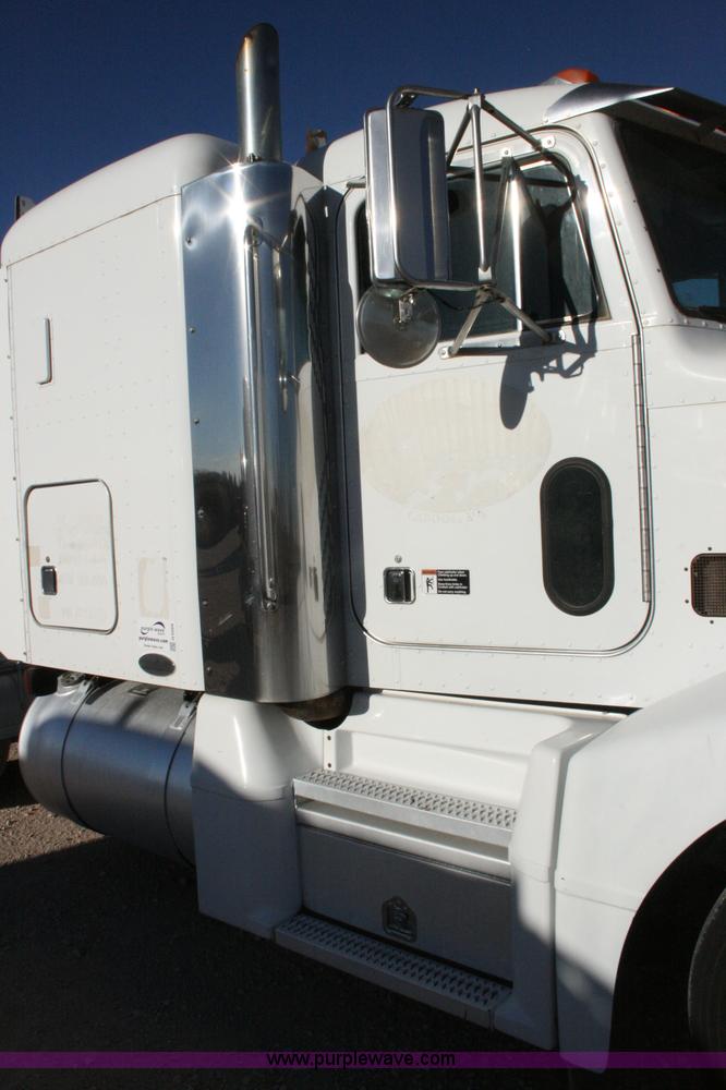 image for item G5569 1999 Peterbilt 377 semi truck