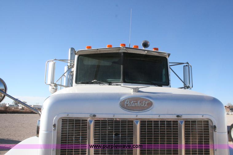 image for item G5569 1999 Peterbilt 377 semi truck