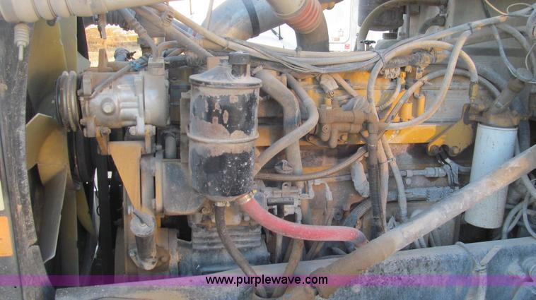 image for item G5569 1999 Peterbilt 377 semi truck