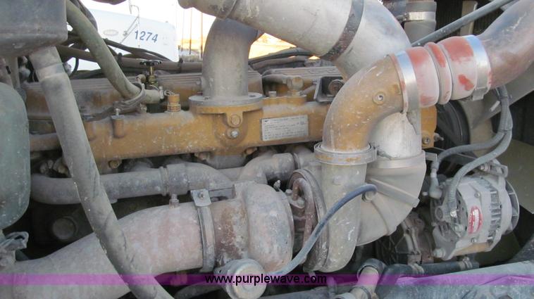 image for item G5569 1999 Peterbilt 377 semi truck