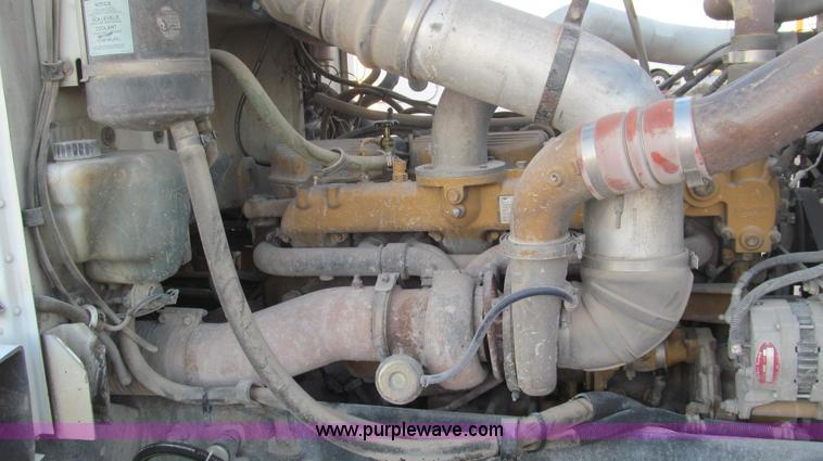 image for item G5569 1999 Peterbilt 377 semi truck