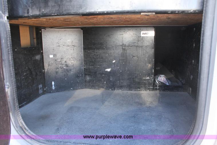 image for item G5569 1999 Peterbilt 377 semi truck