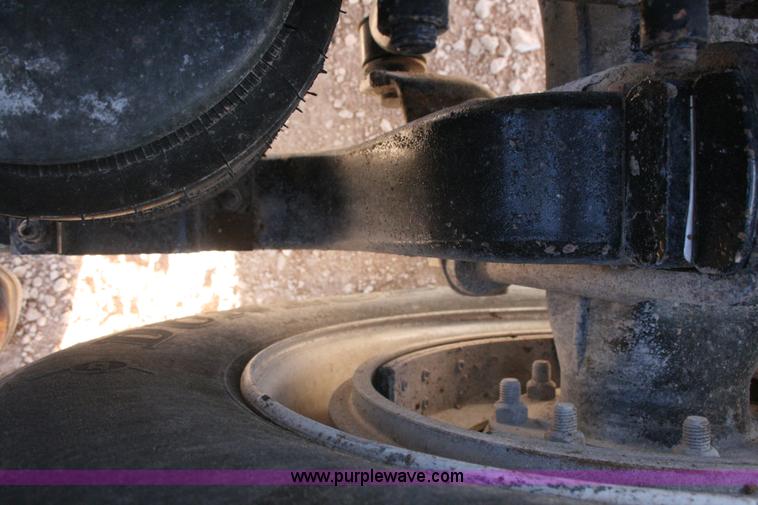 image for item G5569 1999 Peterbilt 377 semi truck