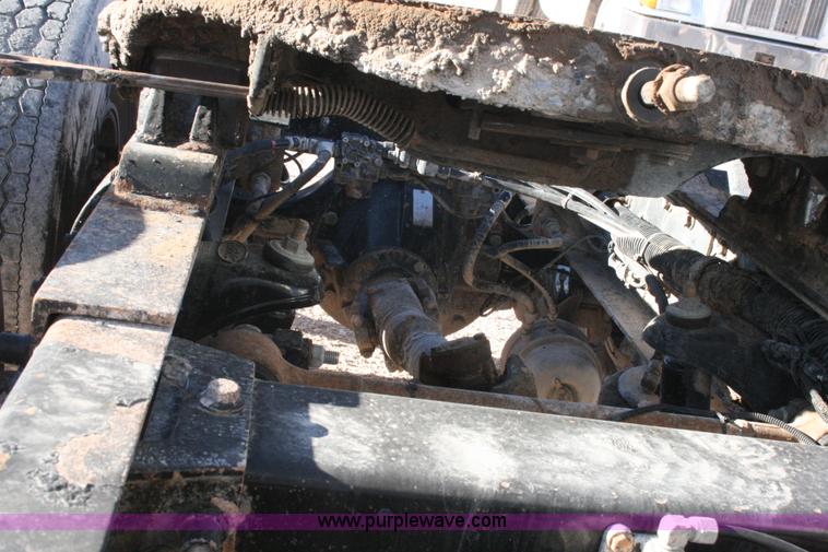 image for item G5569 1999 Peterbilt 377 semi truck