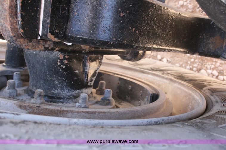 image for item G5569 1999 Peterbilt 377 semi truck