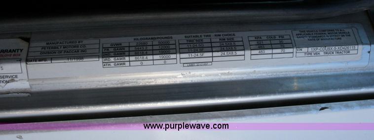 image for item G5569 1999 Peterbilt 377 semi truck