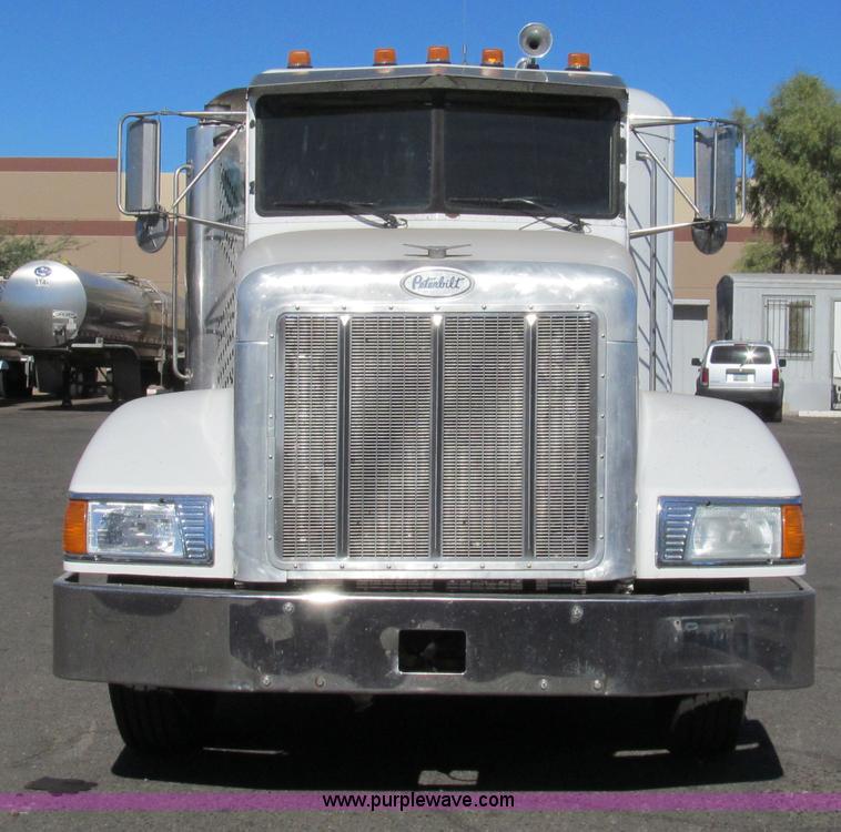 image for item G5577 1998 Peterbilt 377 semi truck