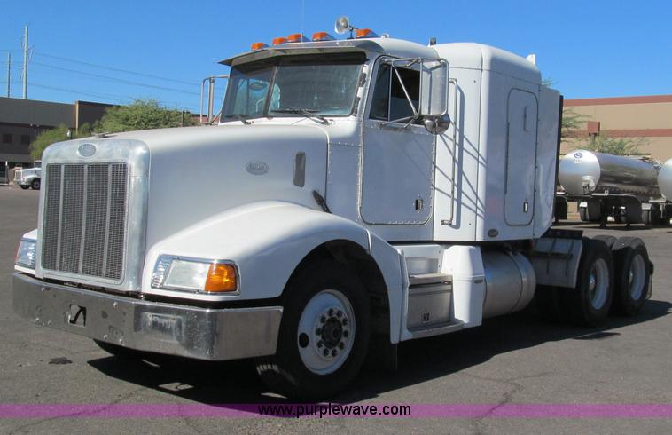 image for item G5577 1998 Peterbilt 377 semi truck