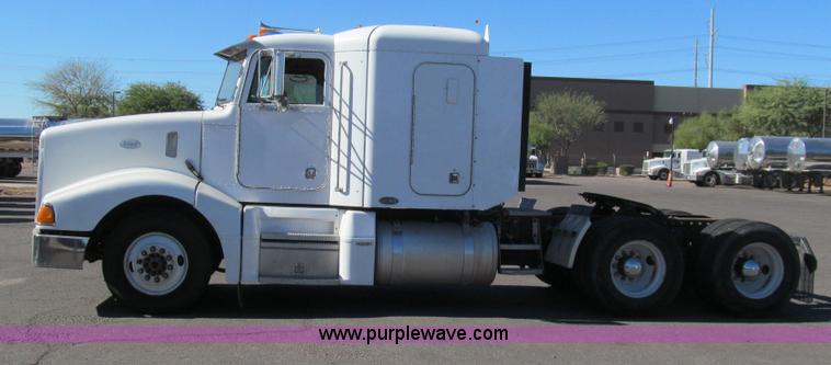 image for item G5577 1998 Peterbilt 377 semi truck