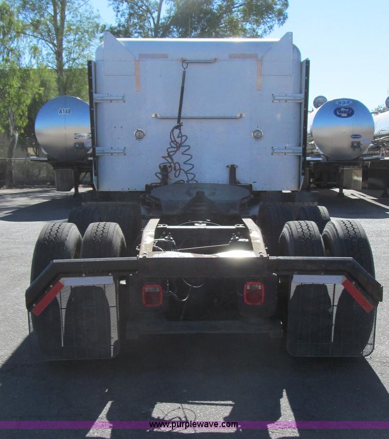 image for item G5577 1998 Peterbilt 377 semi truck