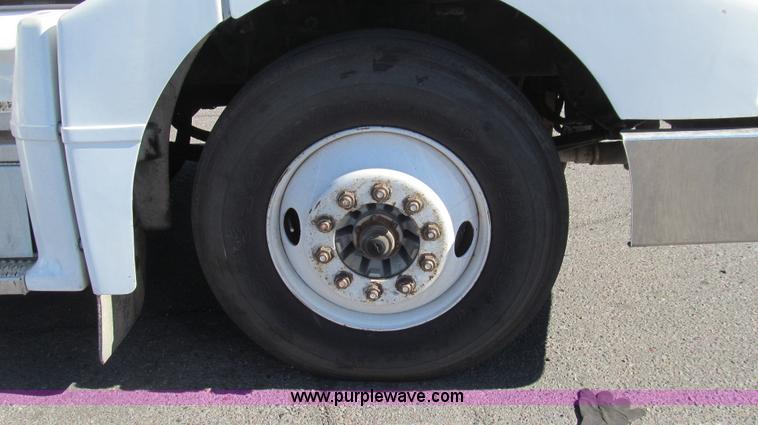 image for item G5577 1998 Peterbilt 377 semi truck