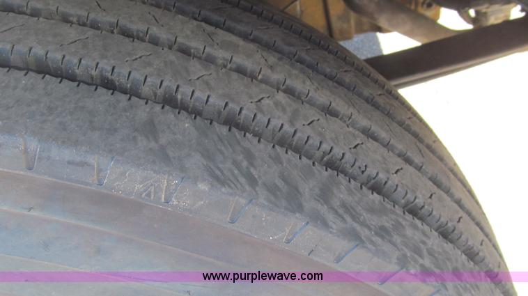 image for item G5577 1998 Peterbilt 377 semi truck