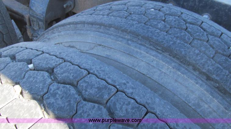 image for item G5577 1998 Peterbilt 377 semi truck