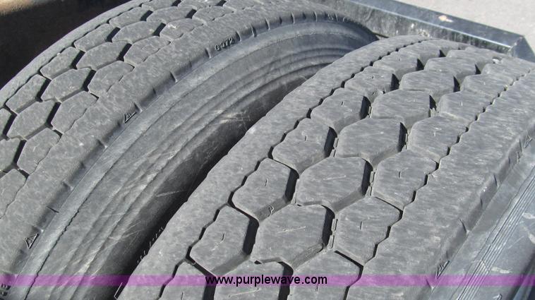 image for item G5577 1998 Peterbilt 377 semi truck