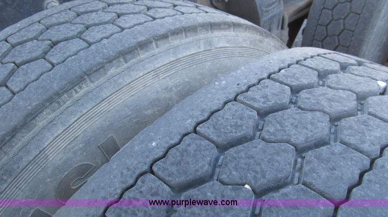 image for item G5577 1998 Peterbilt 377 semi truck