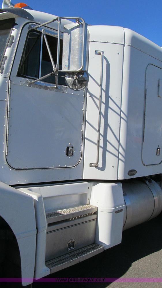 image for item G5577 1998 Peterbilt 377 semi truck