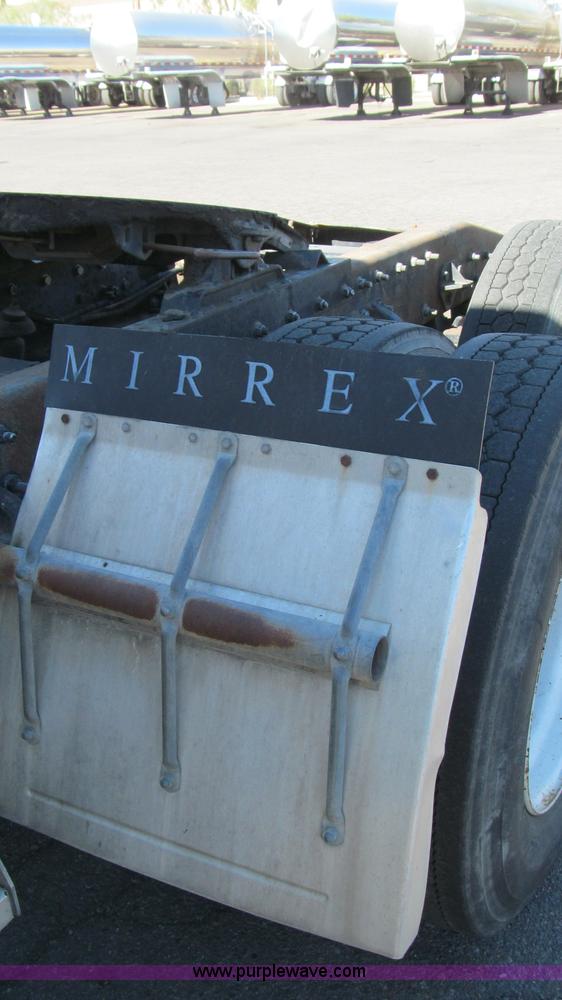 image for item G5577 1998 Peterbilt 377 semi truck