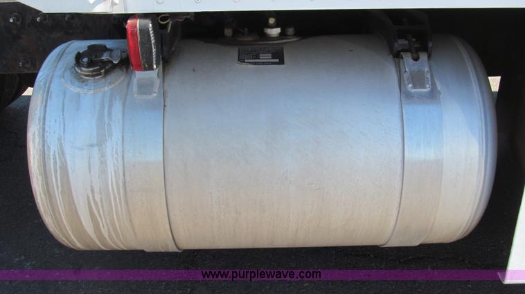 image for item G5577 1998 Peterbilt 377 semi truck