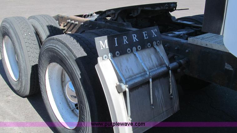 image for item G5577 1998 Peterbilt 377 semi truck