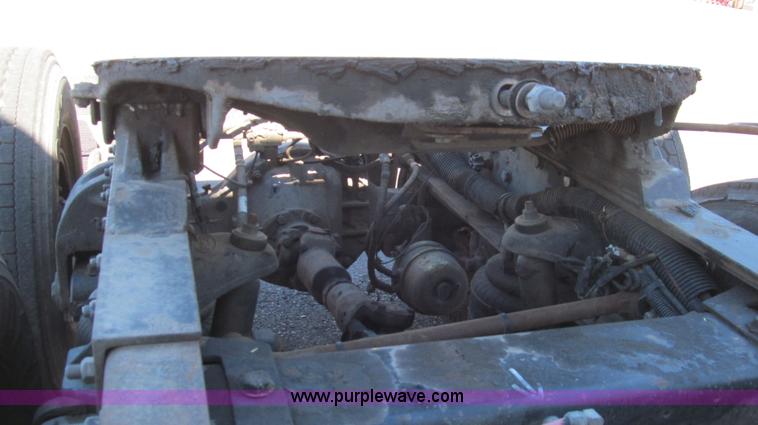 image for item G5577 1998 Peterbilt 377 semi truck