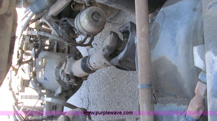 image for item G5577 1998 Peterbilt 377 semi truck