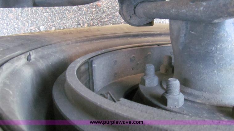 image for item G5577 1998 Peterbilt 377 semi truck