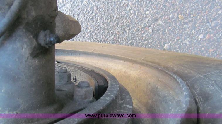 image for item G5577 1998 Peterbilt 377 semi truck