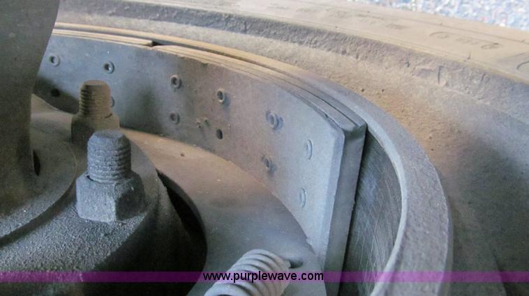 image for item G5577 1998 Peterbilt 377 semi truck