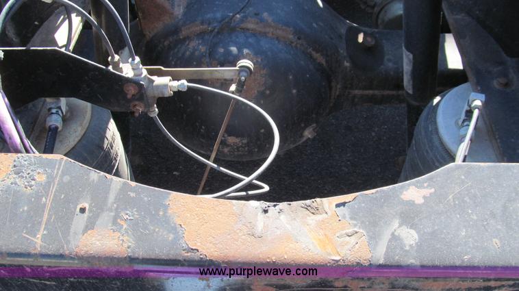 image for item G5577 1998 Peterbilt 377 semi truck