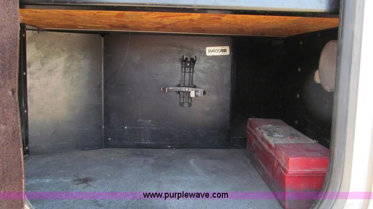 image for item G5577 1998 Peterbilt 377 semi truck